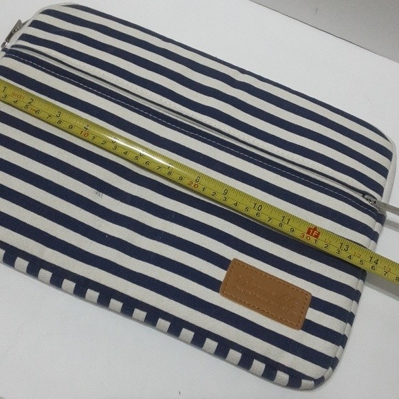 Canvas Life Striped Padded Laptop Case - Picture 6 of 7